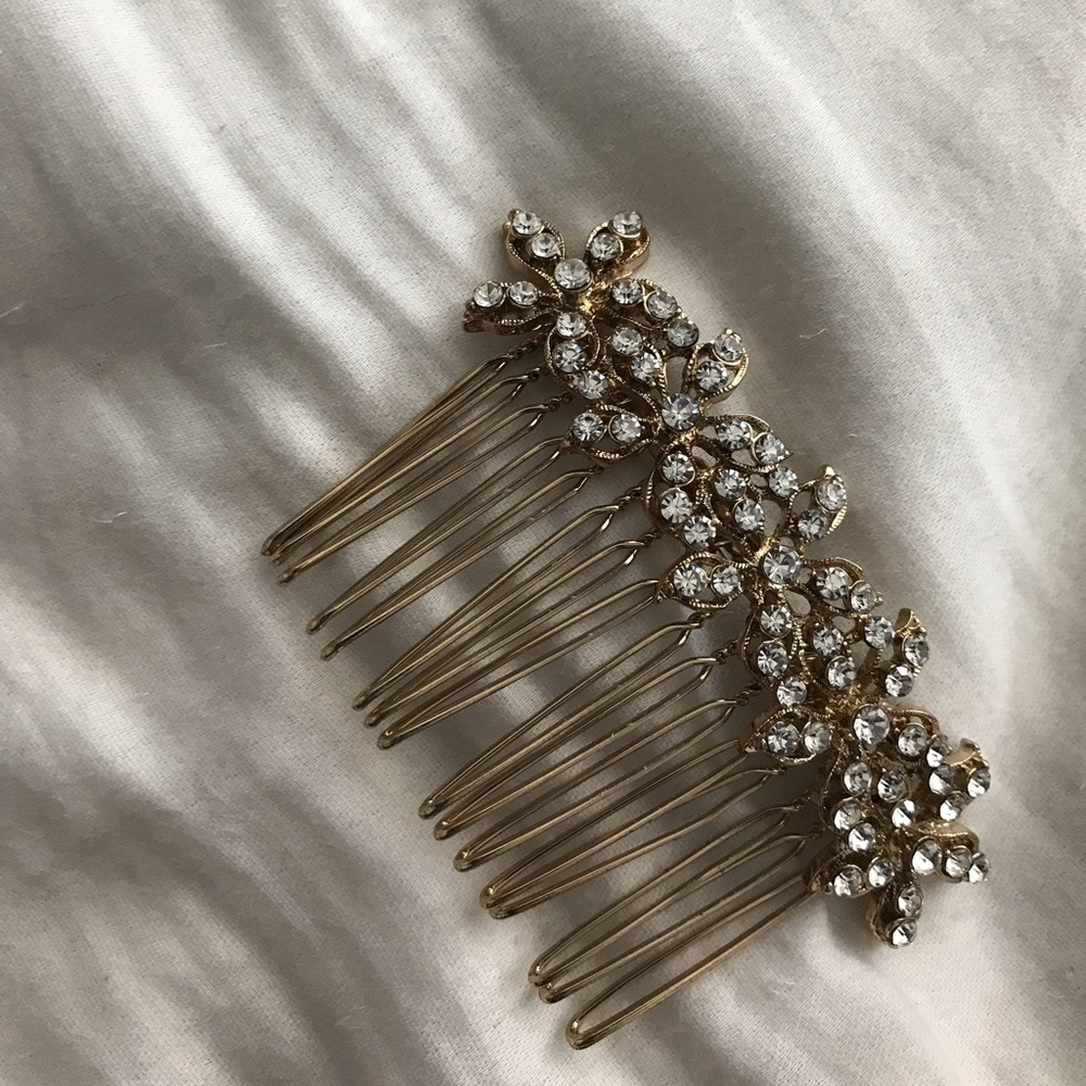Gold hair accessory!